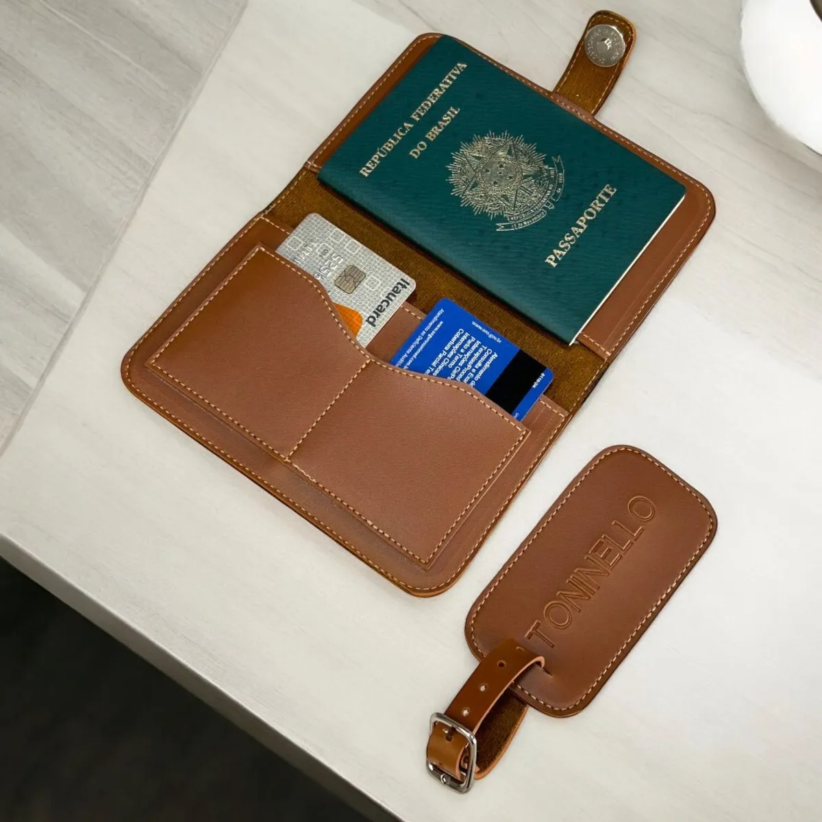 Kit corporativo personalizado com acabamento premium DEMARI