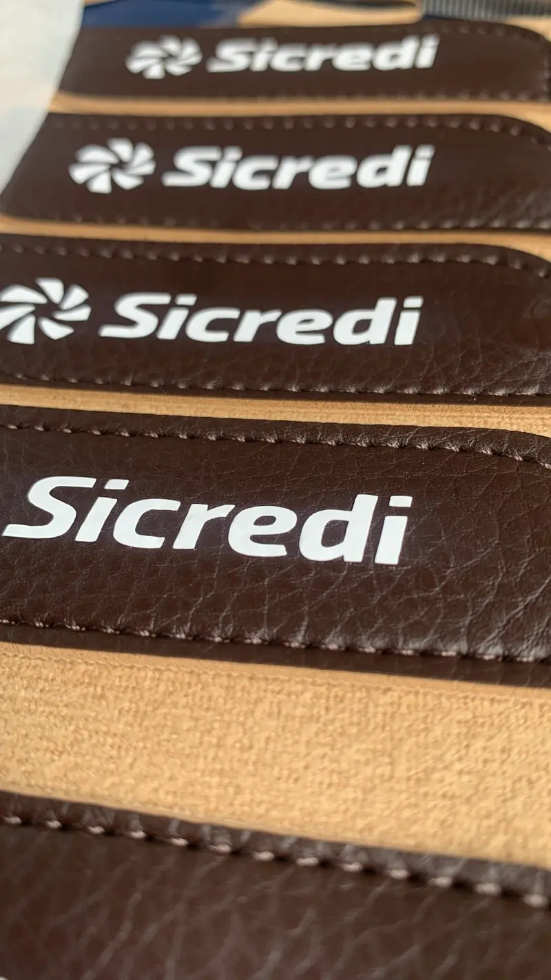 Brindes corporativos Sicredi produzidos pela DEMARI